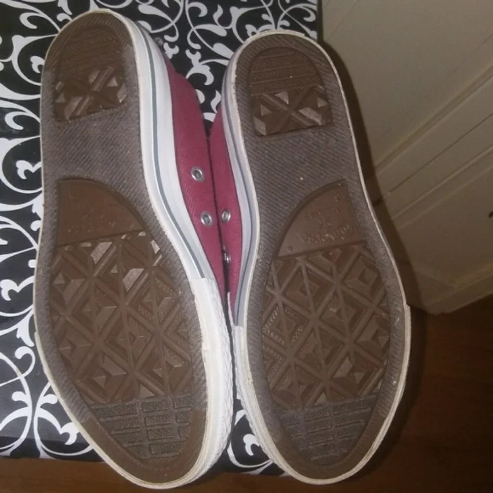 Converse Burgundy Low Top Converse 3Y